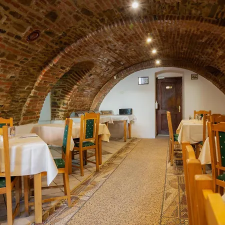 Πανσιόν Casa Cu Cerb 3*