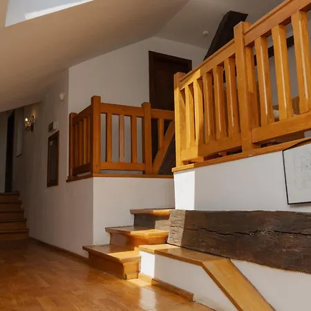 Πανσιόν Casa Cu Cerb