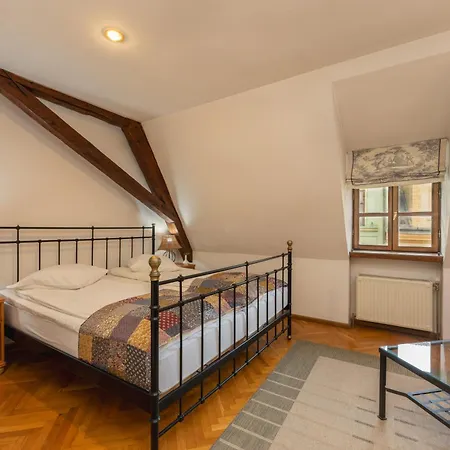 Casa Cu Cerb Πανσιόν 3*