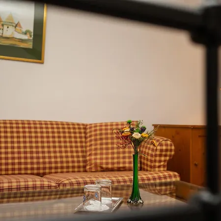 Πανσιόν Casa Cu Cerb 3*