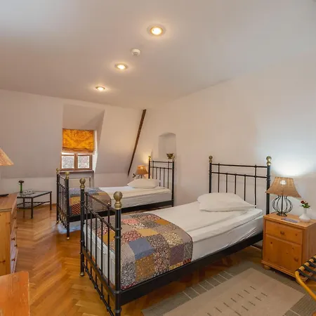 Casa Cu Cerb 3*